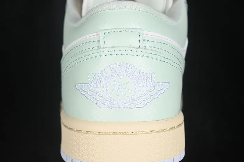 All categories Air Jordan Jordan series basketball shoes Air Jordan 1 Low G version pure original Air Jordan 1 Low AJ1 Joe 1 light blue color matching low-top cultural casual sneakers DC0774-108